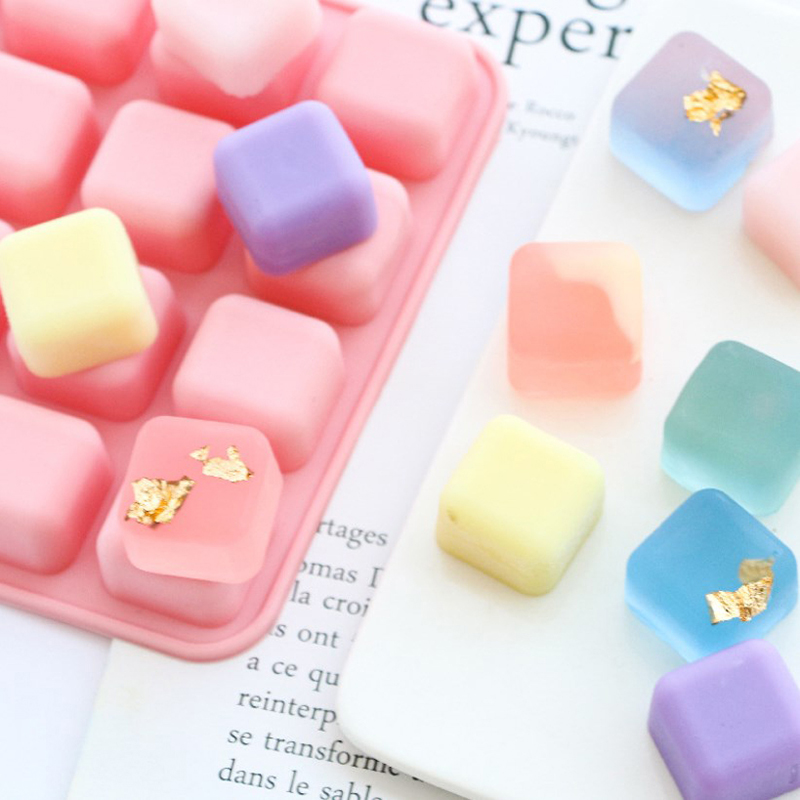 ● 16個取り正方形ケーキ型シリコンモールド、ゼリー、チョコ - Soap Making Jelly のレビューと価格